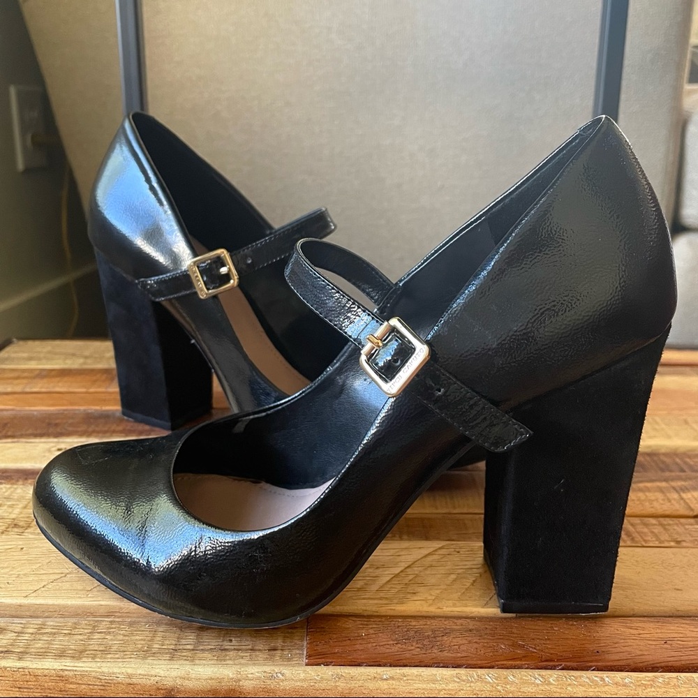 VINCE CAMUTO black chunky heel pumps with gold buckle strap | sz 8.5